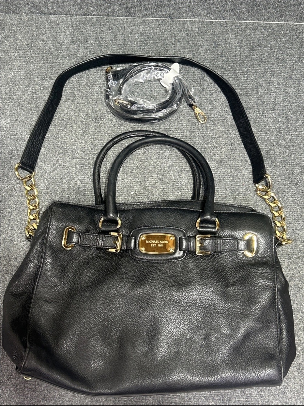 Michael Kors Black Pebbled Leather Shoulder Bag Gold Hardware Zip inner Pockets